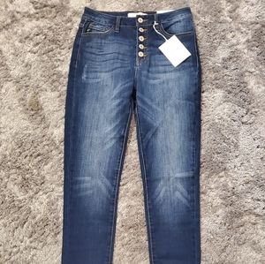 BRAND NEW women's Kancan Curvy skinny jeans!